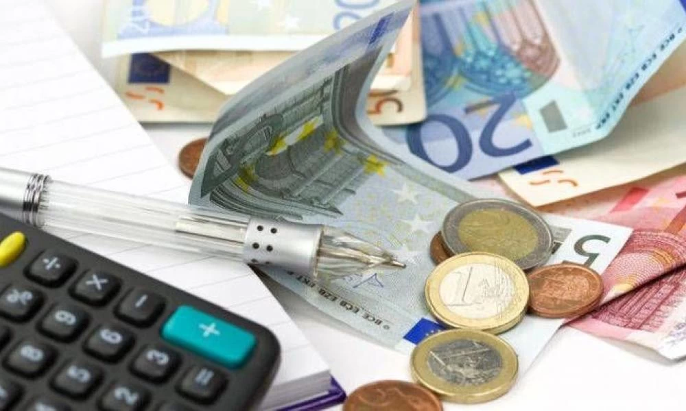 Εβδομάδα-«εφιάλτης» για τους φορολογούμενους - Βάζουν «βαθιά» το χέρι στην τσέπη για πληρωμή 6 δόσεων για ΕΝΦΙΑ, φόρο εισοδήματος και ρυθμίσεις